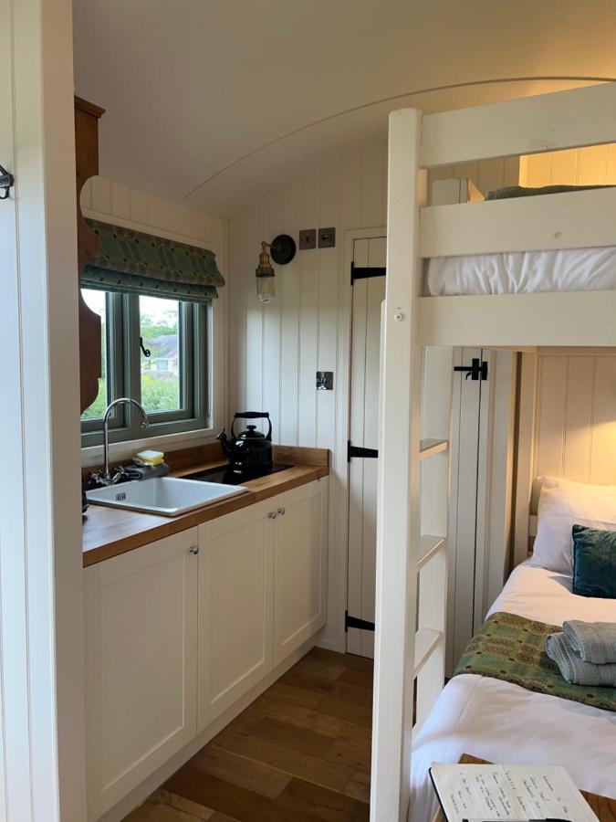 The Woolly Sheep Shepherd Huts Whitland Exterior photo